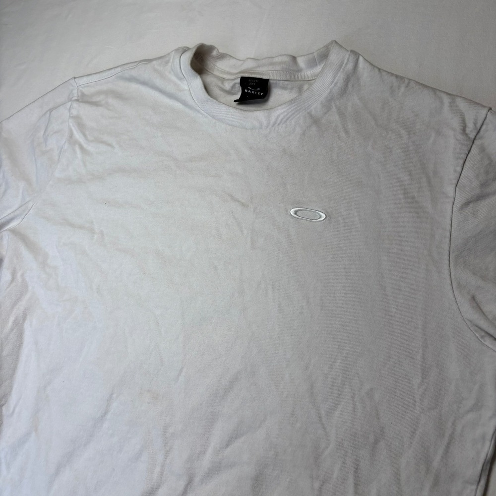 VTG Oakley T-Shirt Mens Medium White Embroidered Logo Regular Fit Short Sleeve
